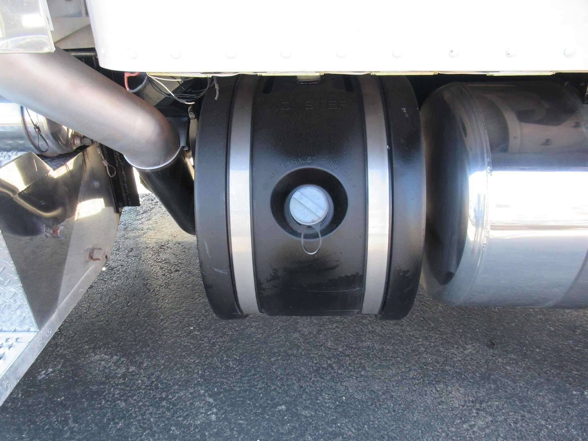 2018 Peterbilt 389 image 3
