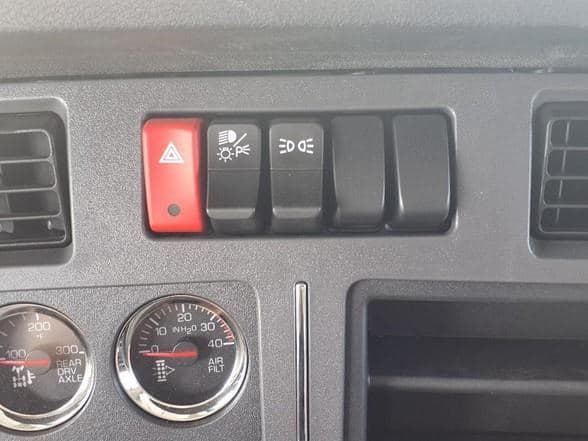 2025 Kenworth T880 image 21