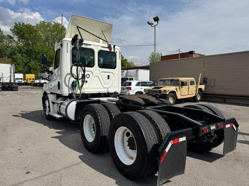 2020 Freightliner Cascadia image 7