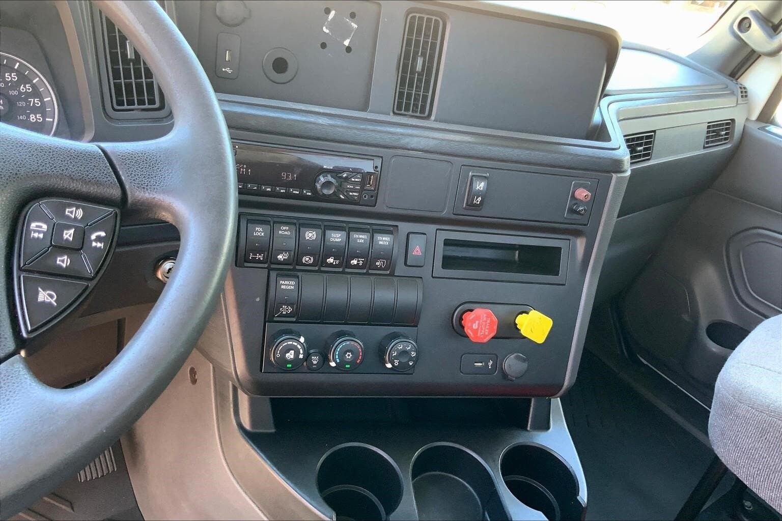 Used 2020 INTERNATIONAL Conventional - Day Cab - LT image 10