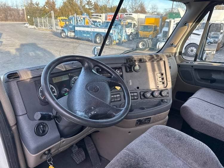 2018 Freightliner Cascadia image 4