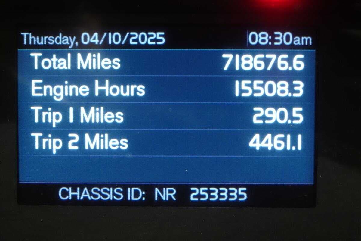2020 Volvo VNR640 image 11