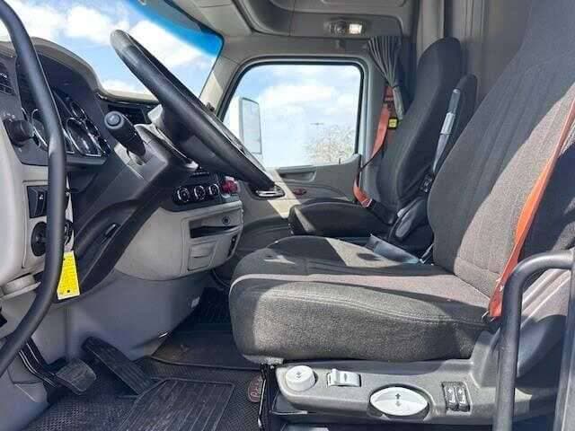 2021 Peterbilt 579 image 5