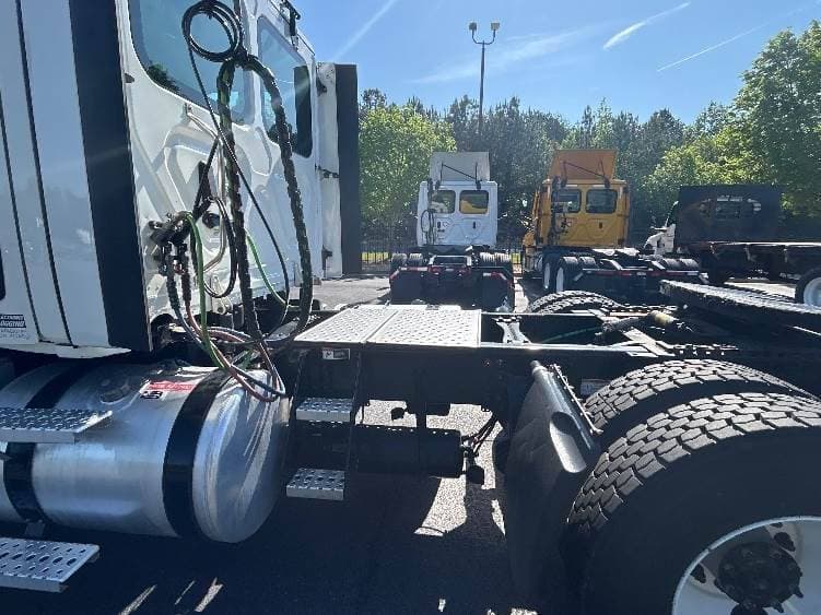 2021 Freightliner Cascadia image 4