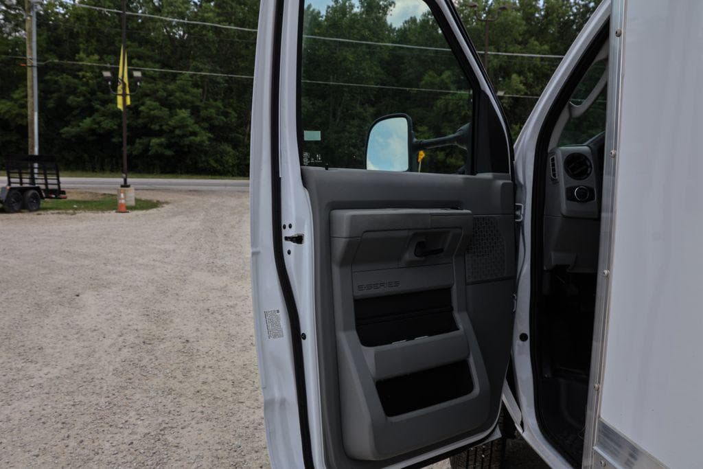 2026 Ford E-350SD Base Box Van image 22