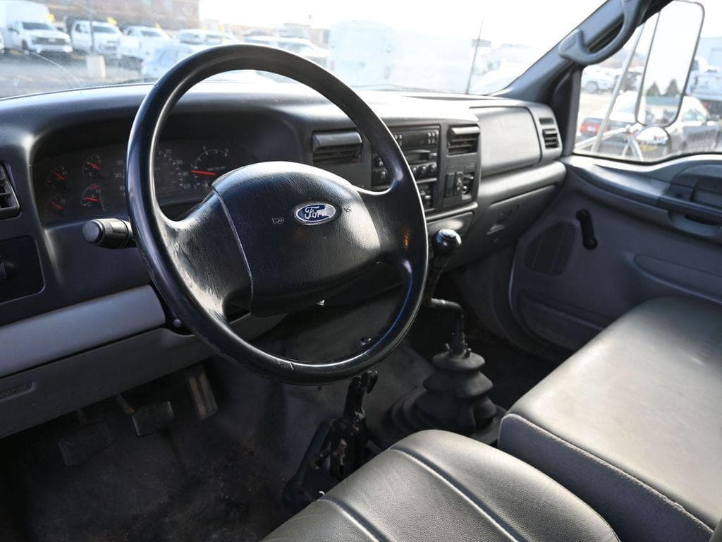 2004 Ford F-650SD XL DRW image 17