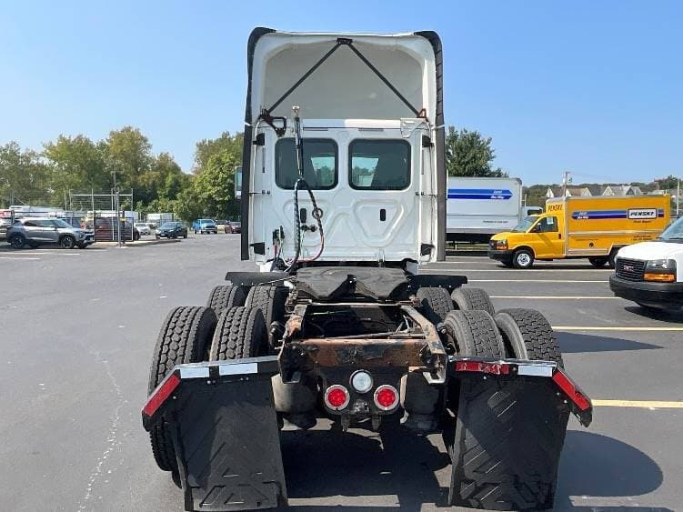 2018 Freightliner Cascadia image 9