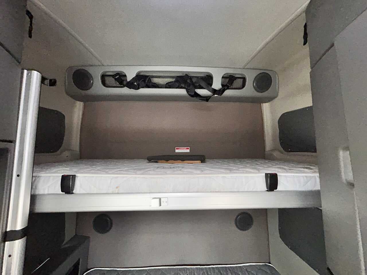 2020 Volvo VNL670 image 6