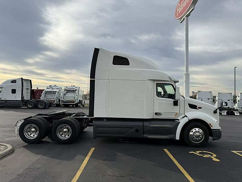 2021 Peterbilt 579 image 3