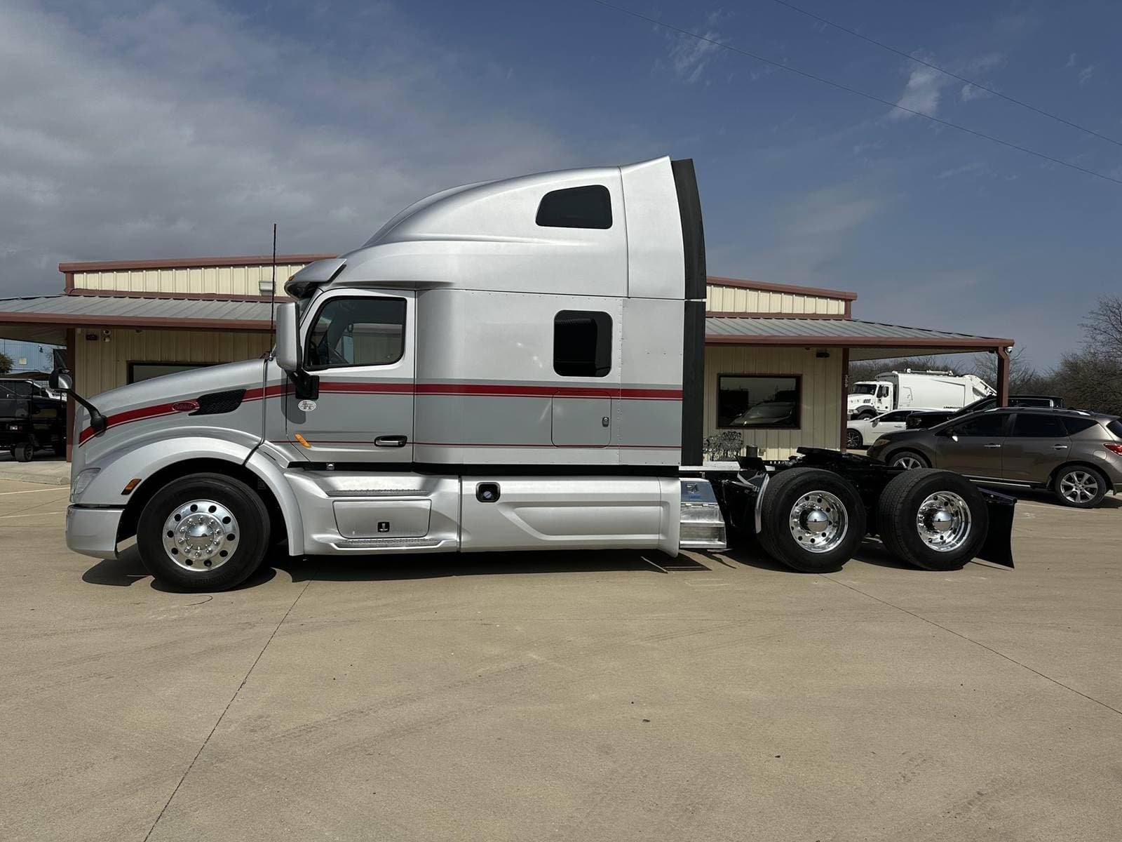 2021 Peterbilt 579 image 1