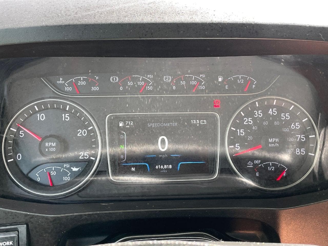 2019 International LT625 image 18