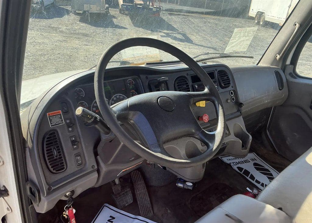 2019 Freightliner M2-106 image 5