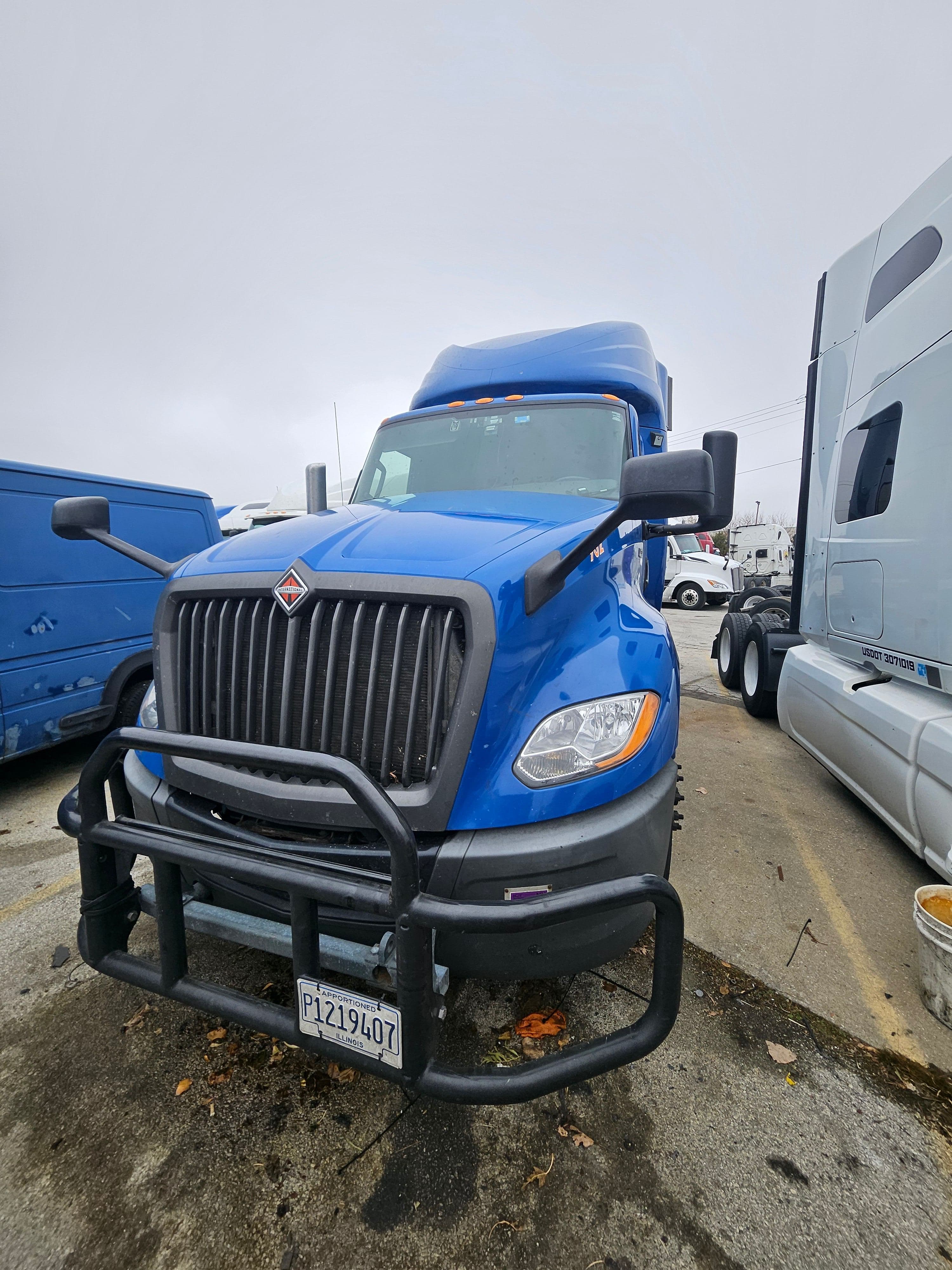 2020 International LT625 image 2