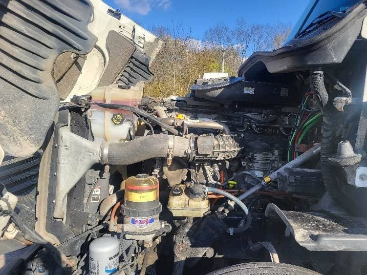 2018 Freightliner Cascadia image 3