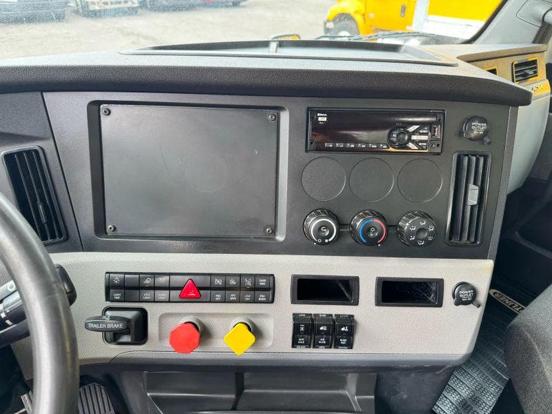 2018 Freightliner Cascadia image 9