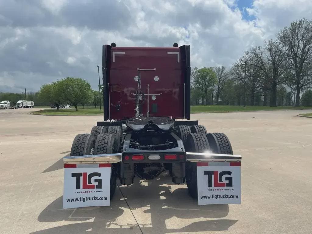 2025 Peterbilt 589 image 1