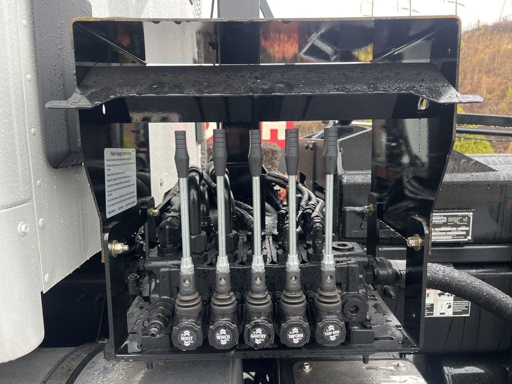 New 2026 KENWORTH T880 image 12