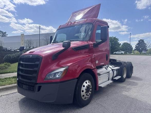 2020 Freightliner Cascadia 126 image 1