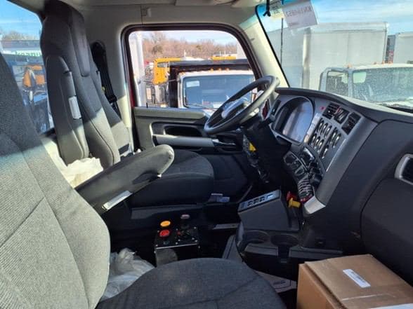 2025 Kenworth T880 image 26