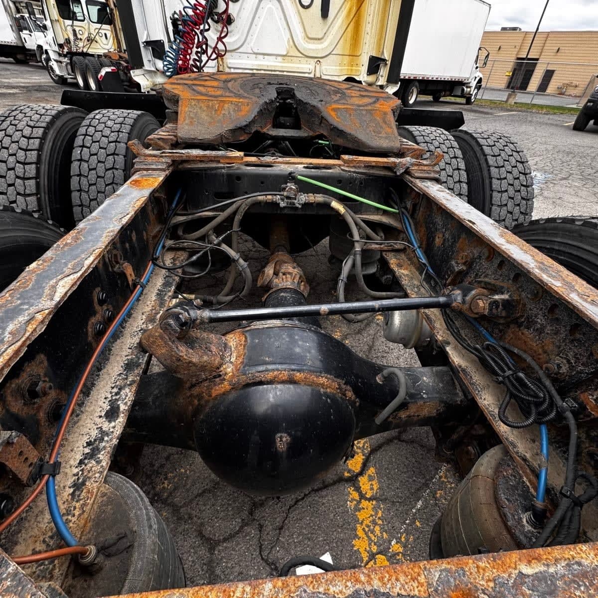 Used 2019 FREIGHTLINER Conventional - Day Cab - CASCADIA 116 image 10