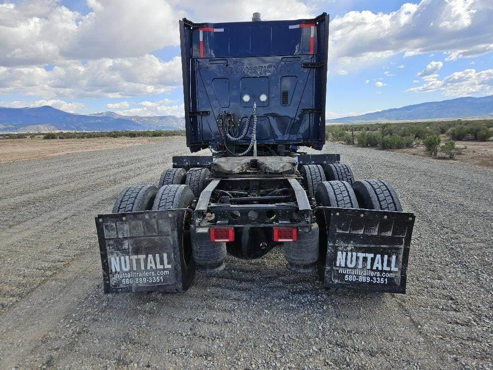 2018 International LT625 image 4
