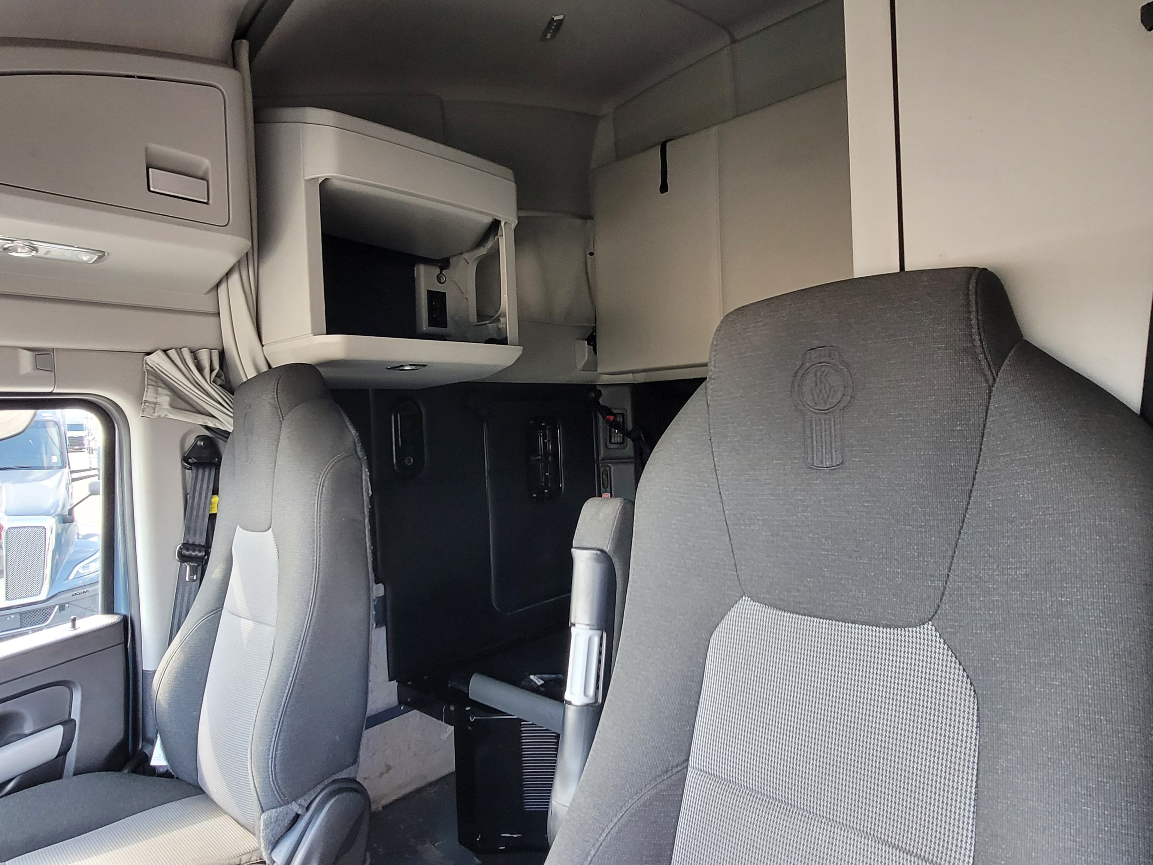 2022 Kenworth T680 image 8
