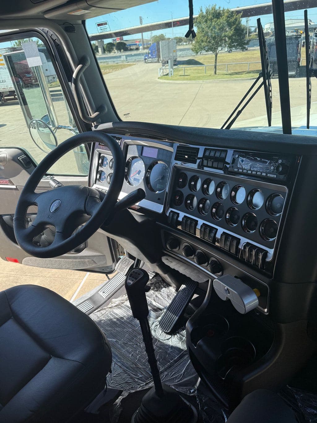 New 2026 KENWORTH W900L image 3