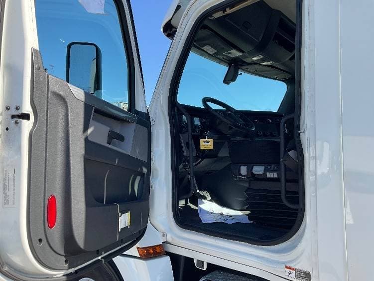 2019 Freightliner Cascadia image 9