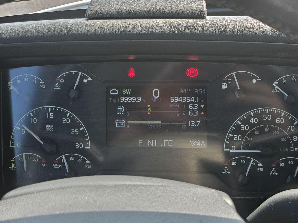 2020 Volvo VNR image 10