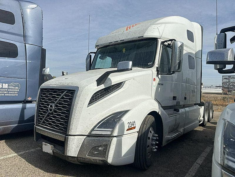 2023 Volvo VNL760 image 1