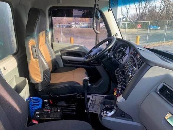 2021 Kenworth T880 image 7