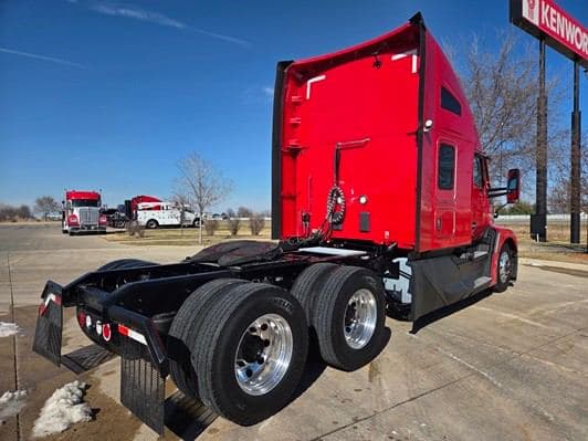 2023 Kenworth T680 image 18