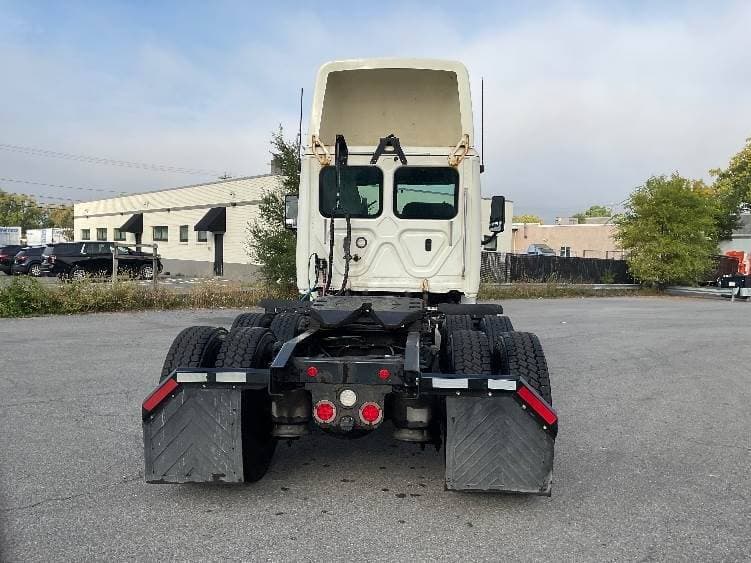 2018 Freightliner Cascadia image 11