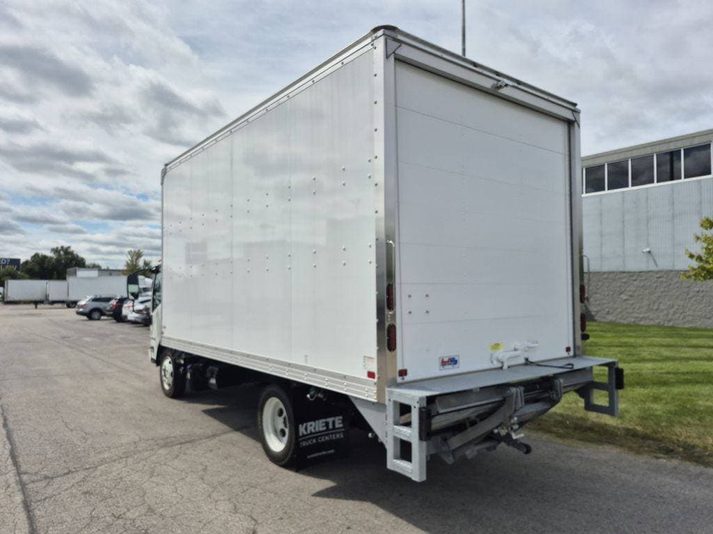 2024 Isuzu NRR image 3