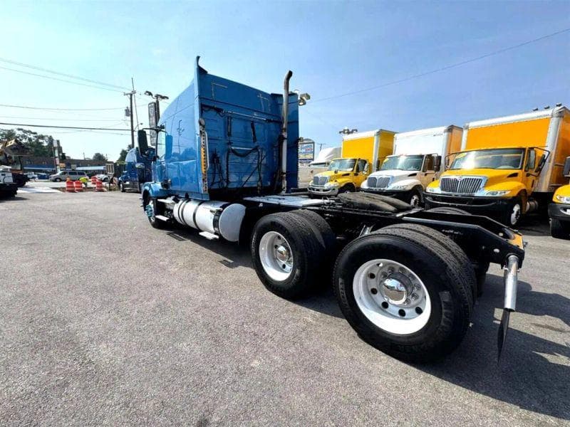2012 Volvo VNL image 13