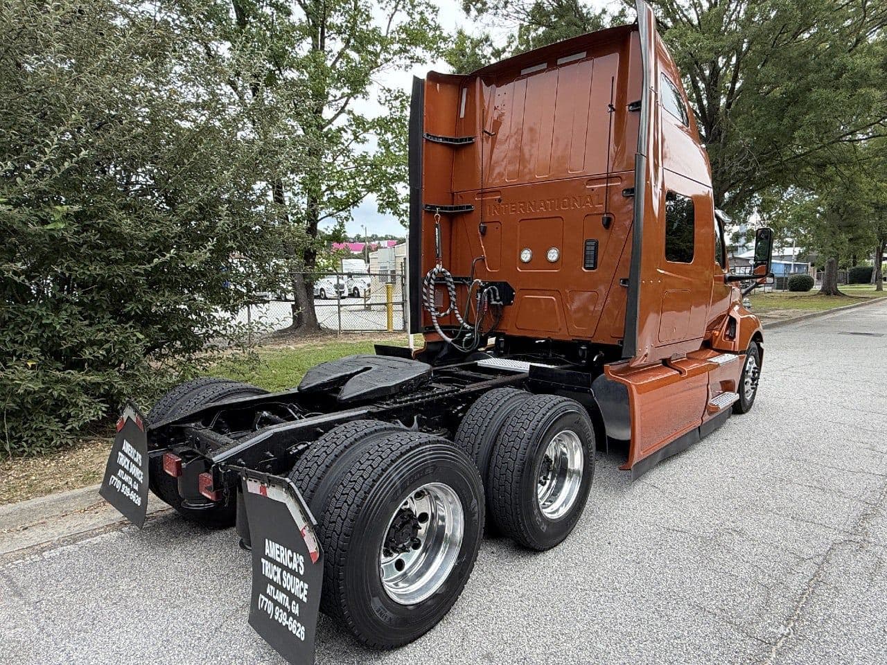 2022 International LT625 image 3