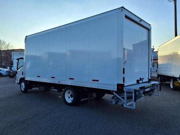 2025 Isuzu NRR image 11