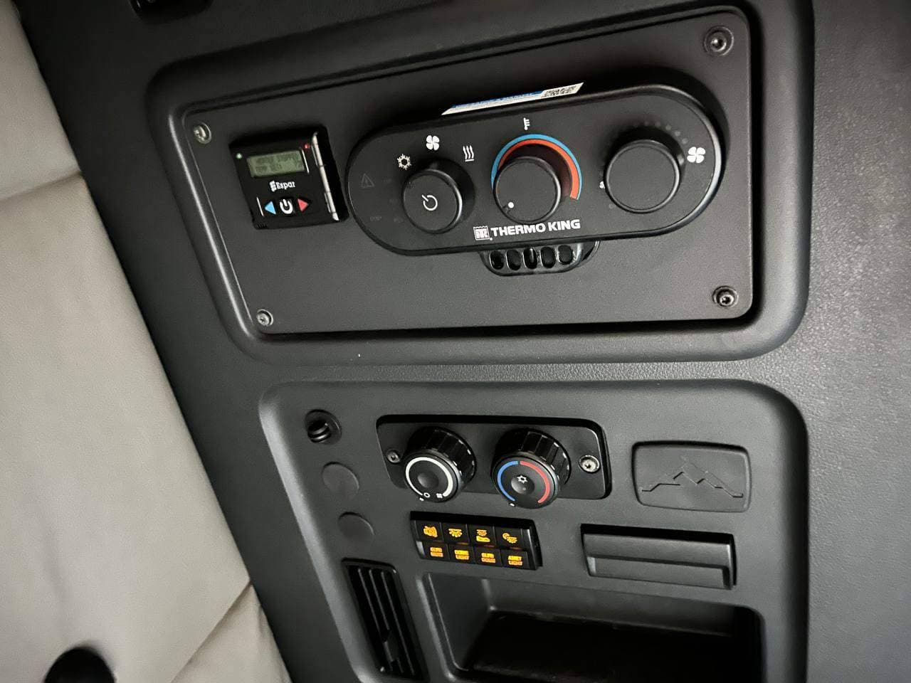 2020 Freightliner Cascadia 126 image 18