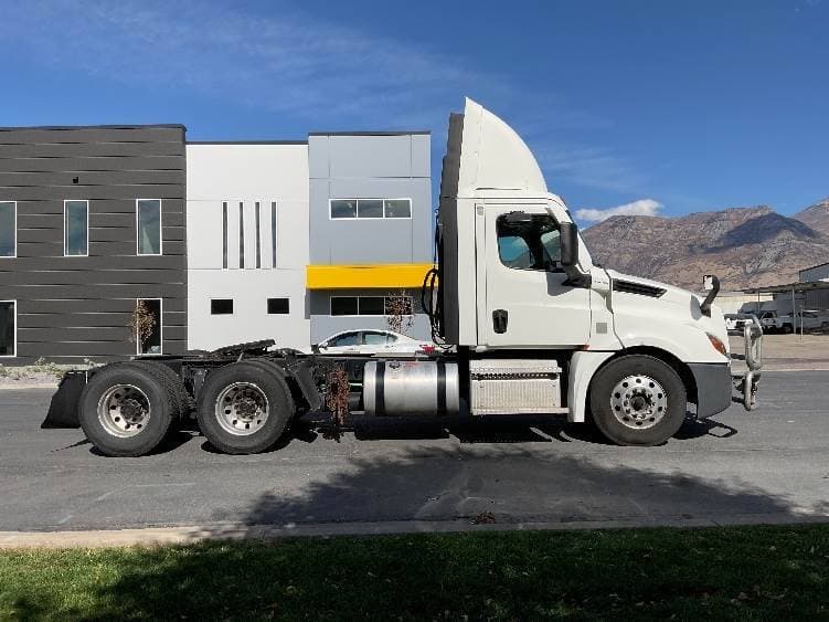 2021 Freightliner Cascadia image 4