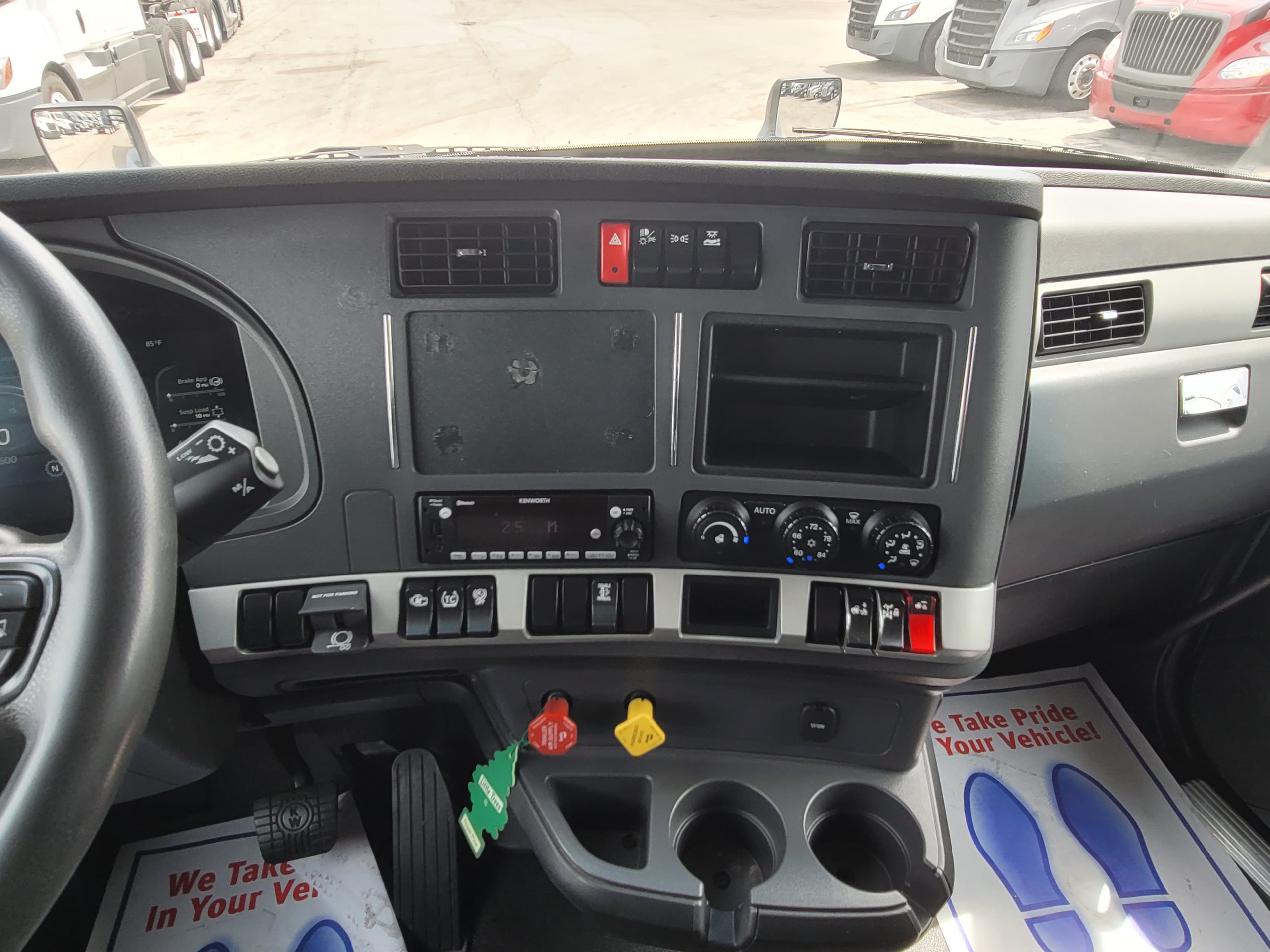 2023 Kenworth T680 image 11