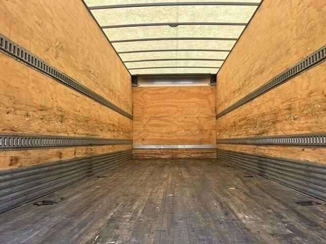 2021 Freightliner M2 image 8