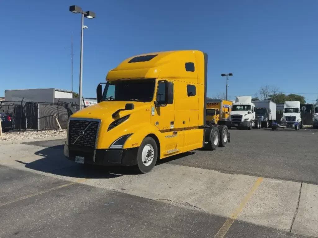 2022 Volvo VNL image 1