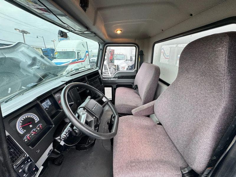 2021 Mack AN64T image 28