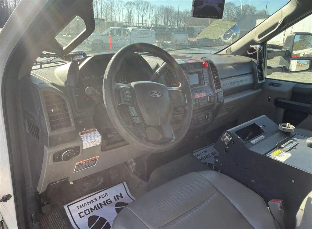 2017 Ford F550 image 5