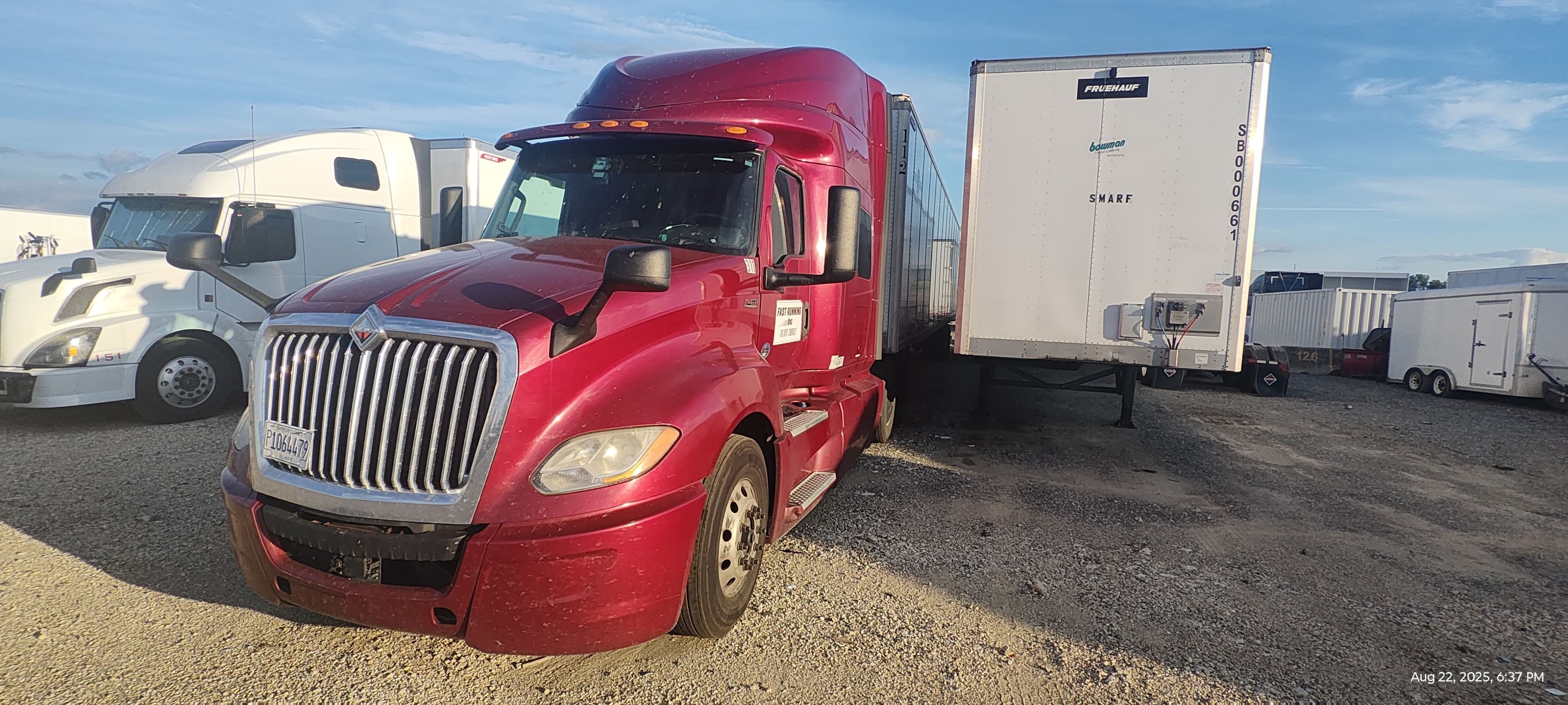 2019 International LT625 image 1