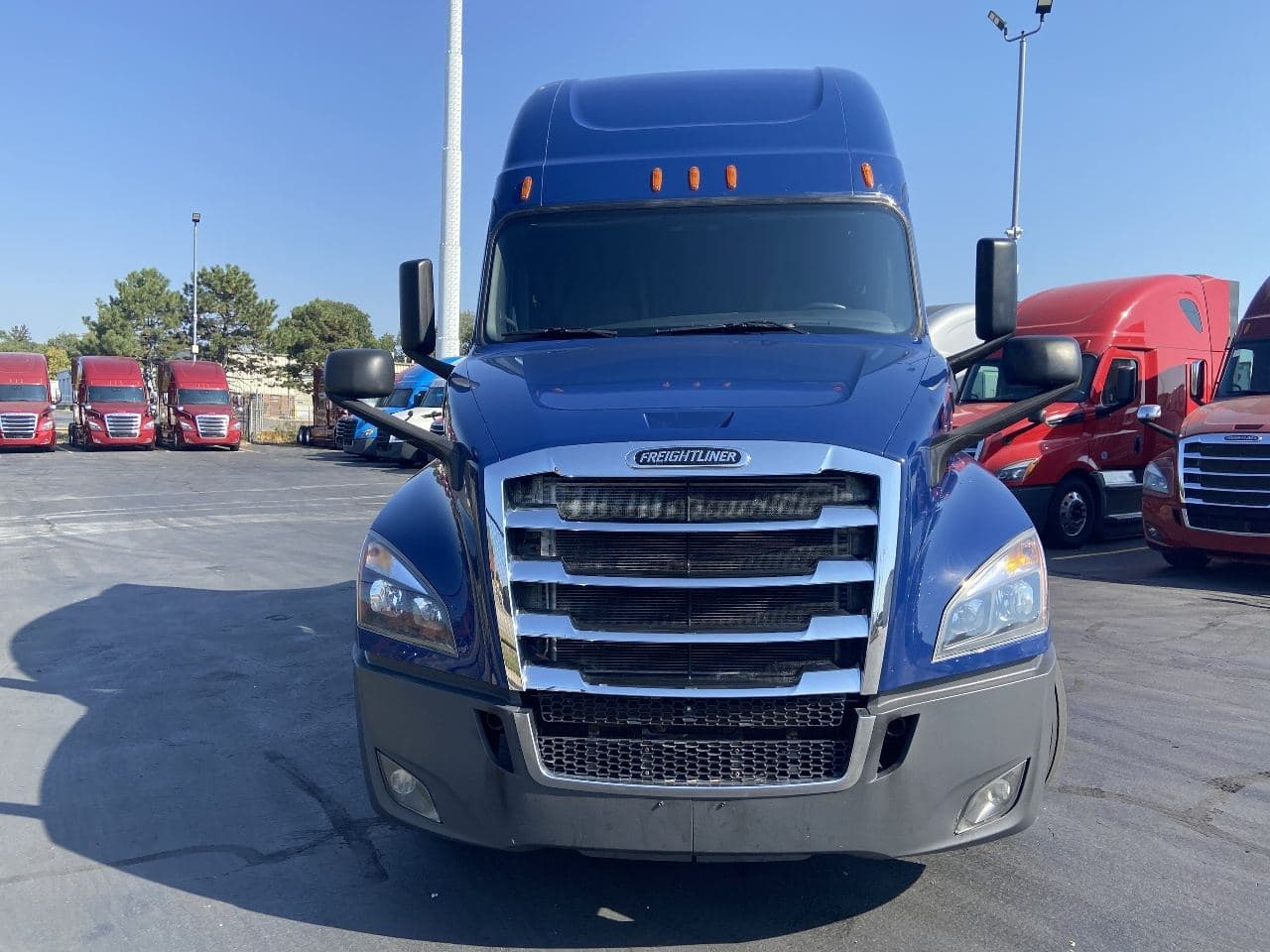 2020 Freightliner Cascadia image 2
