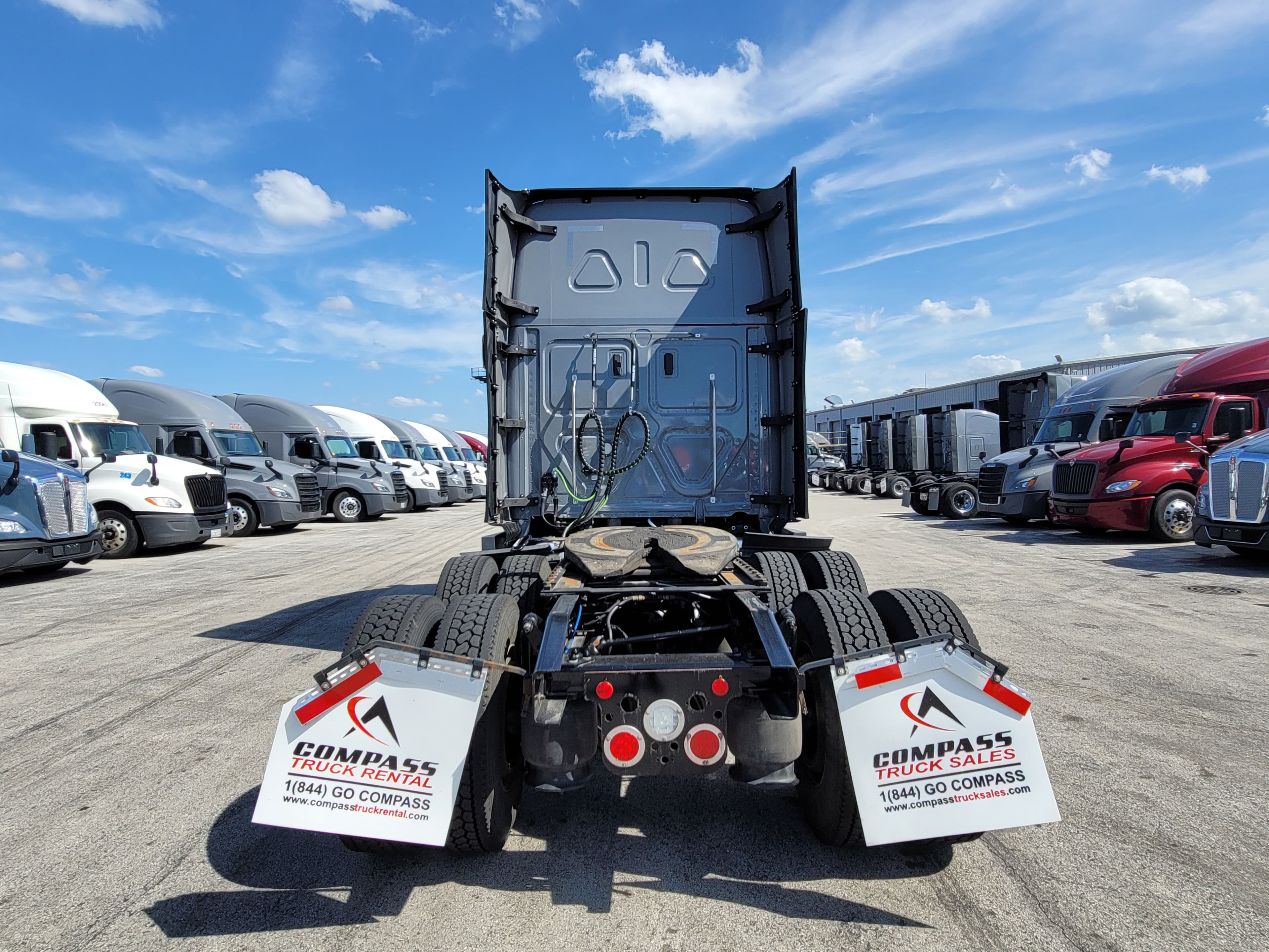 2023 Freightliner Cascadia 126 image 3