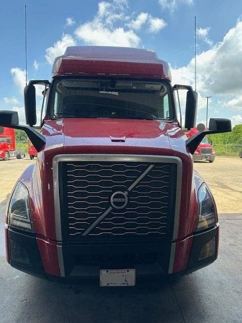 2023 Volvo VNL64T760 image 1