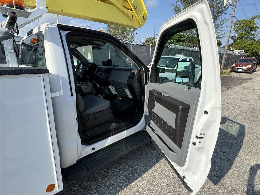 2016 Ford F550 image 45