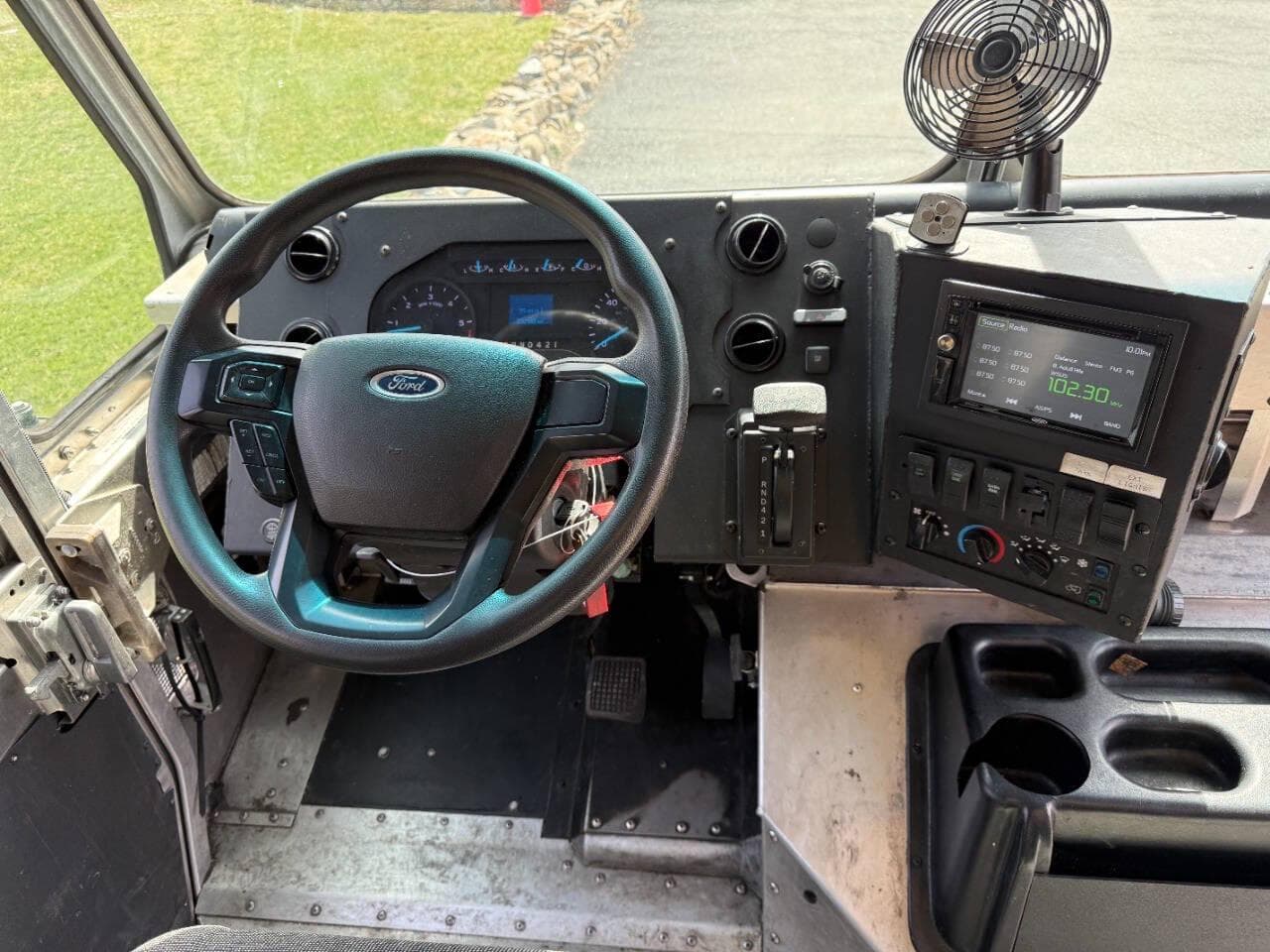 2021 Ford Stripped Chassis image 8